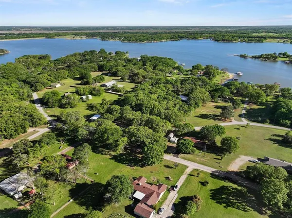 $295,000 | 2415 North Shore Drive, Bonham, TX 75418
