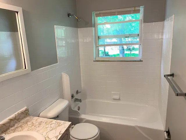 $825 | 6264 Eastridge Drive, Unit 204, Indianapolis, IN 46219