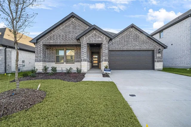 $2,295 | 521 Midnight Oak Drive, McKinney, TX 75069