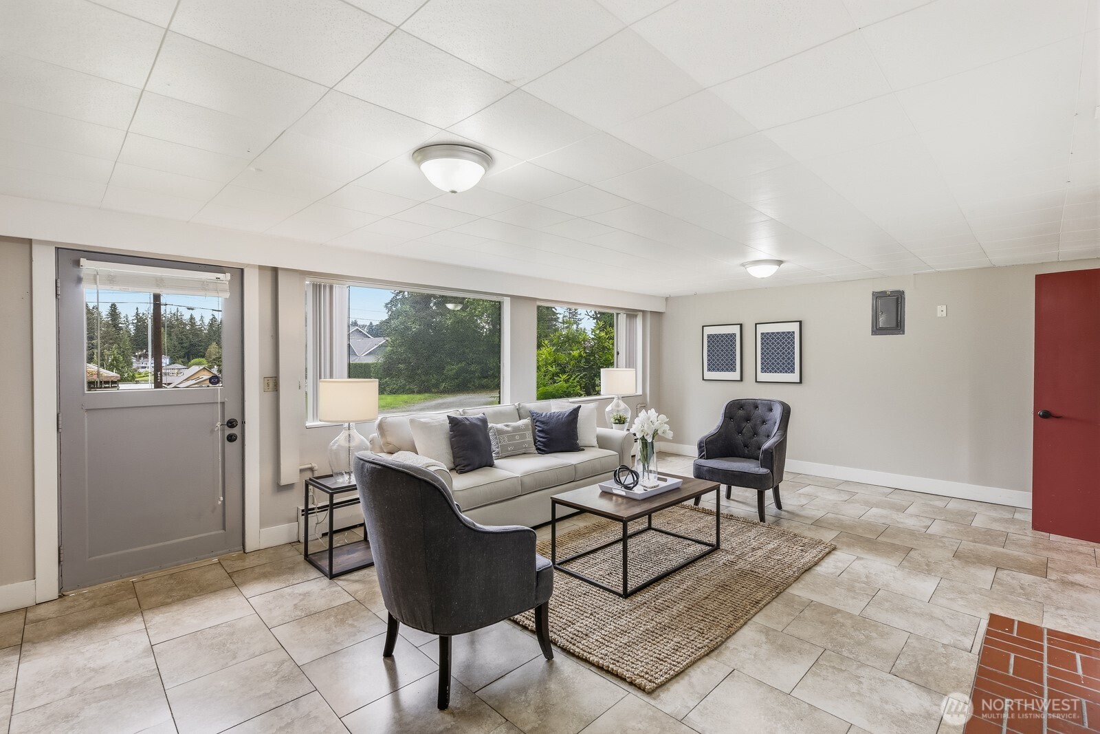 3822 Shelby Road Lynnwood, WA 98087 - Photo 24 of 40 a living room with furniture and a window