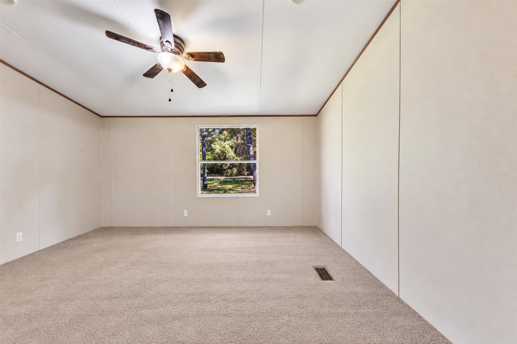 2009 Holder Rambo Drive Huffman, TX 77336 - Photo 25 of 31 Third Bedroom