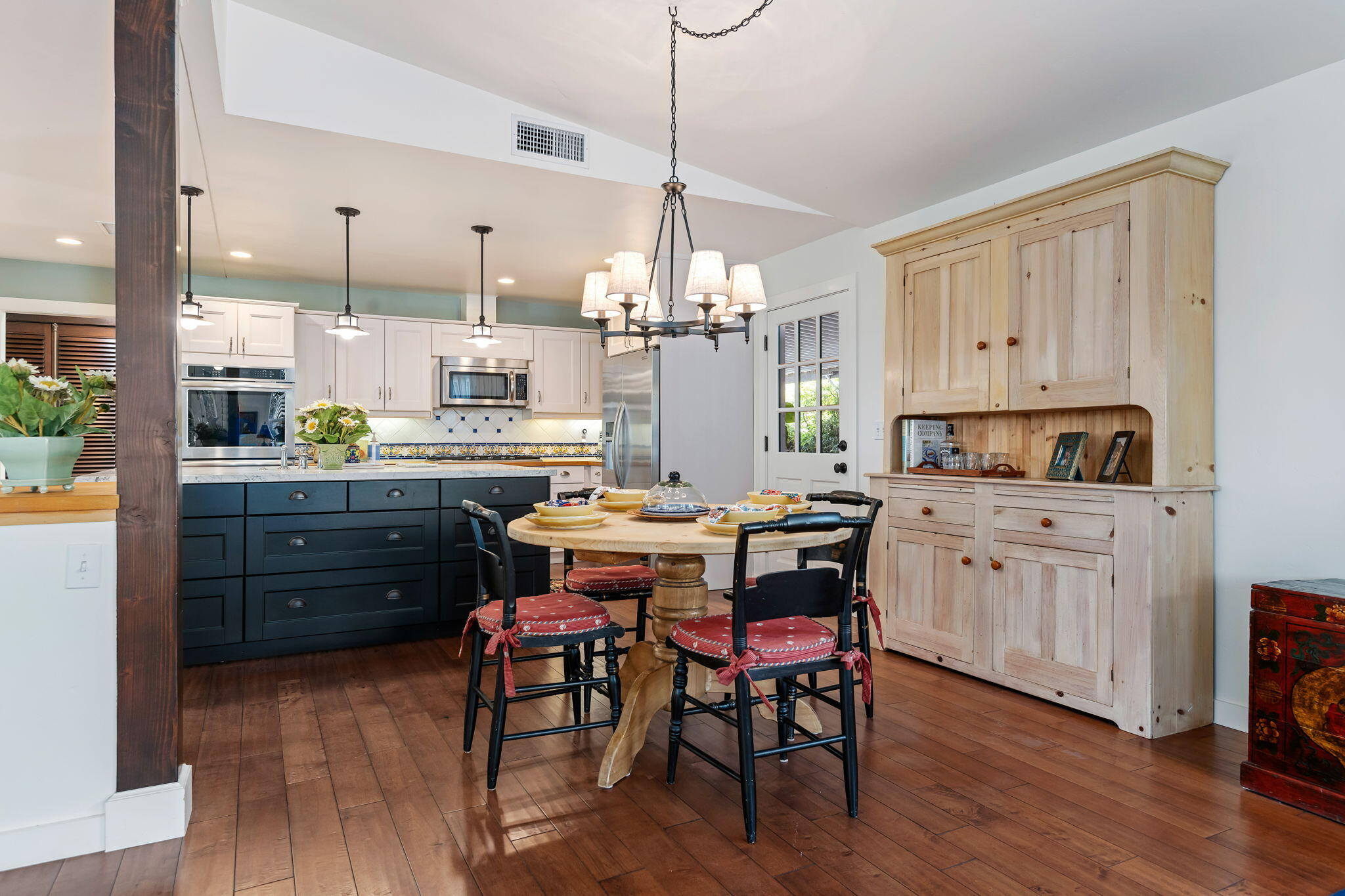 340 Old Mill Road, Unit 193 Santa Barbara, CA 93110 - Photo 12 of 18 22-Dining