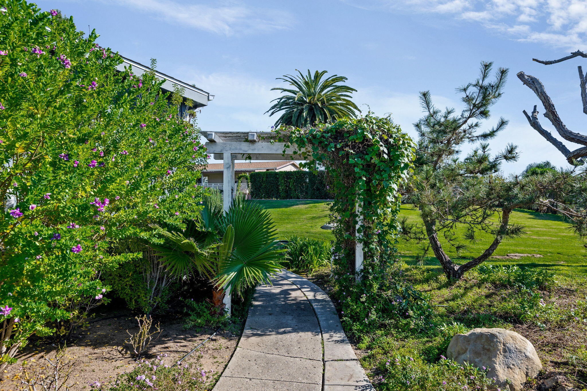 340 Old Mill Road, Unit 193 Santa Barbara, CA 93110 - Photo 4 of 42 04-Walkway