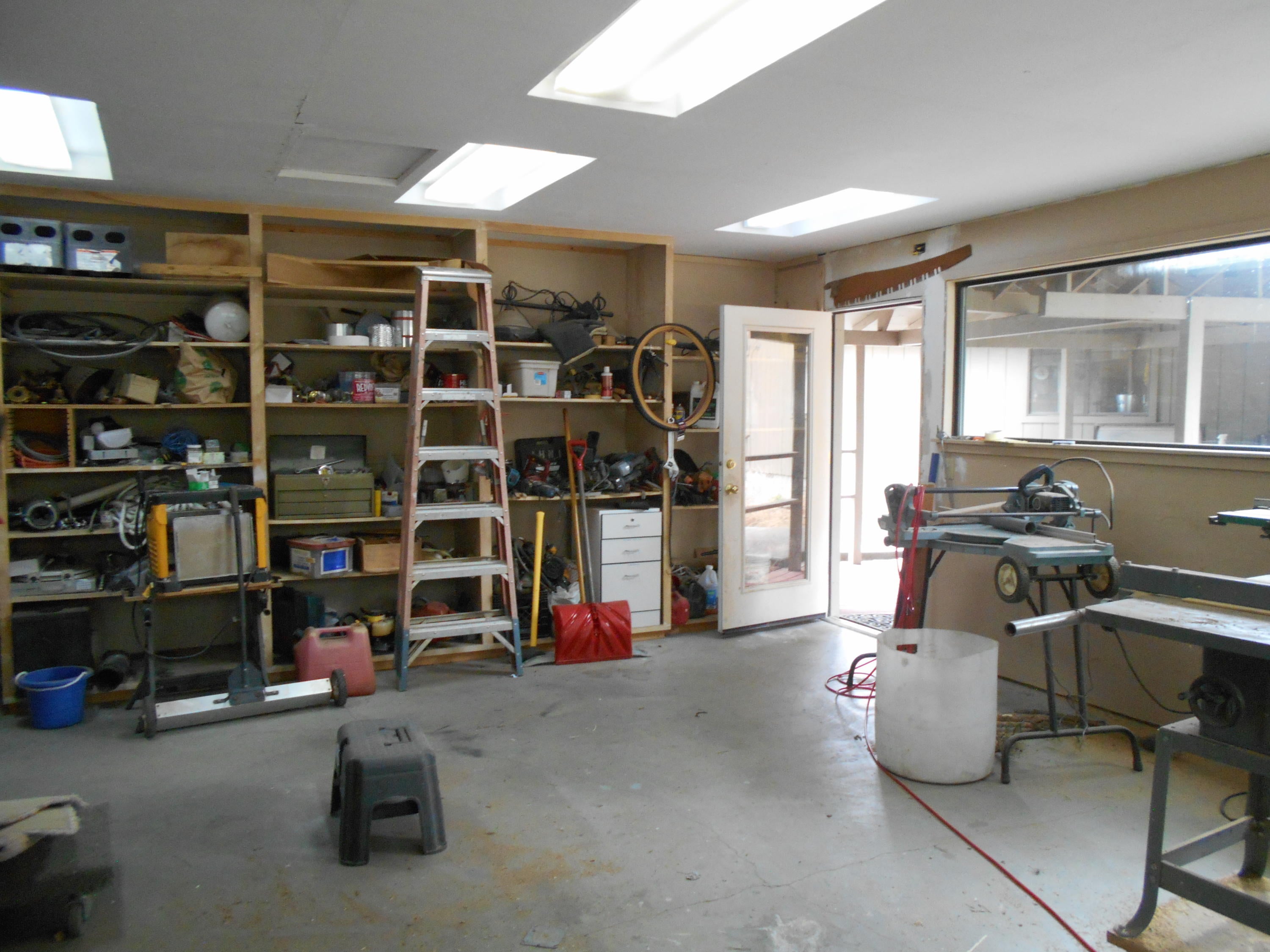 52639 Ammon Road La Pine, OR 97739 - Photo 9 of 33 Ammon inside shop