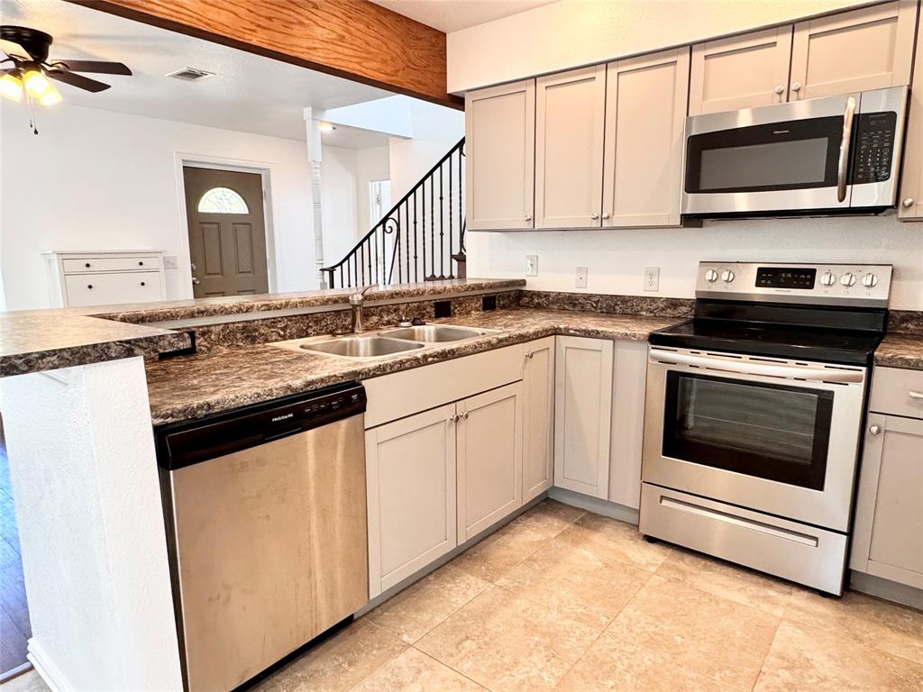 921 Bradleys Bend Tool, TX 75143 - Photo 6 of 29 a kitchen with stainless steel appliances granite countertop a sink and a stove