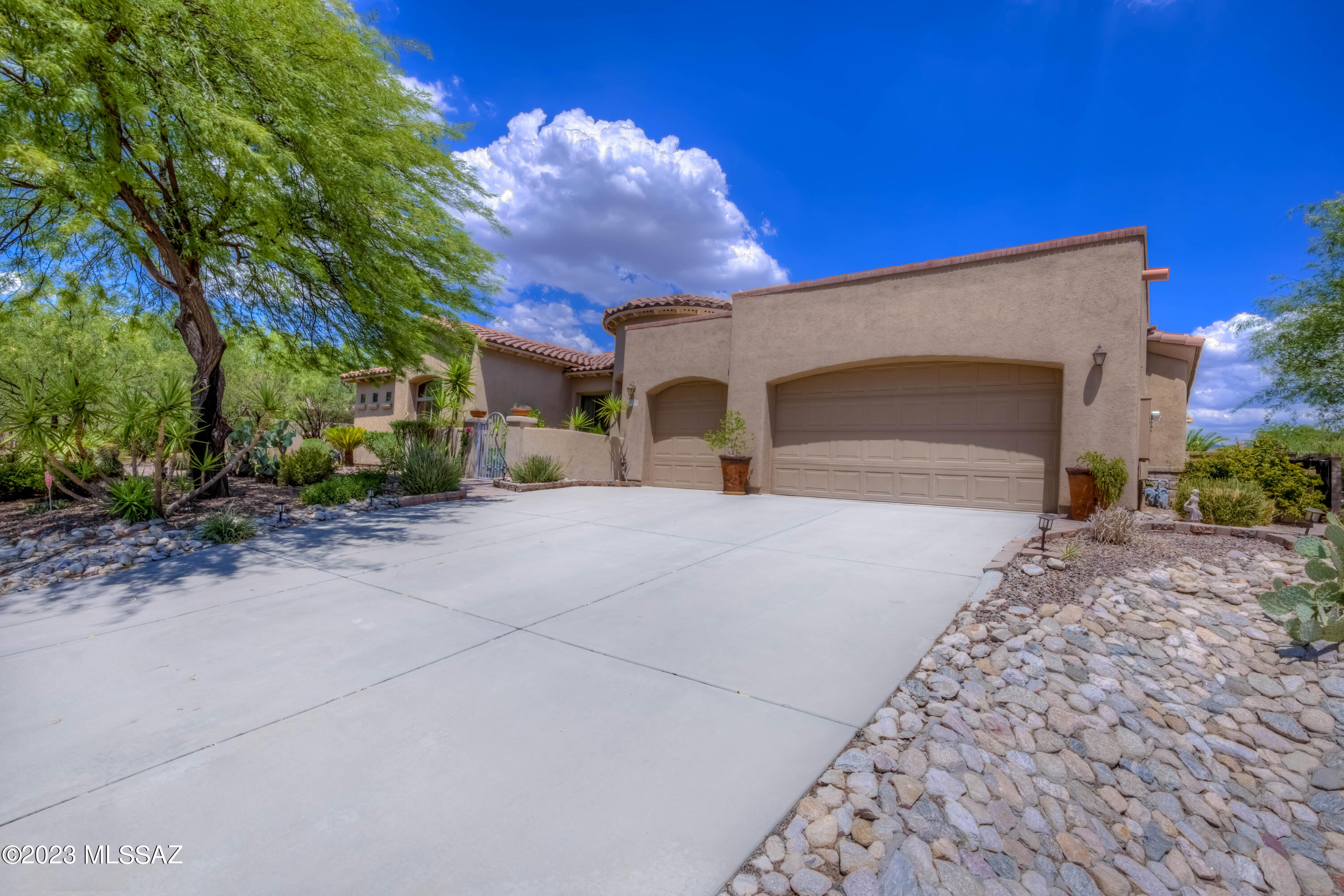 12742 North Yellow Bird Road Oro Valley, AZ 85755 - Photo 2 of 42