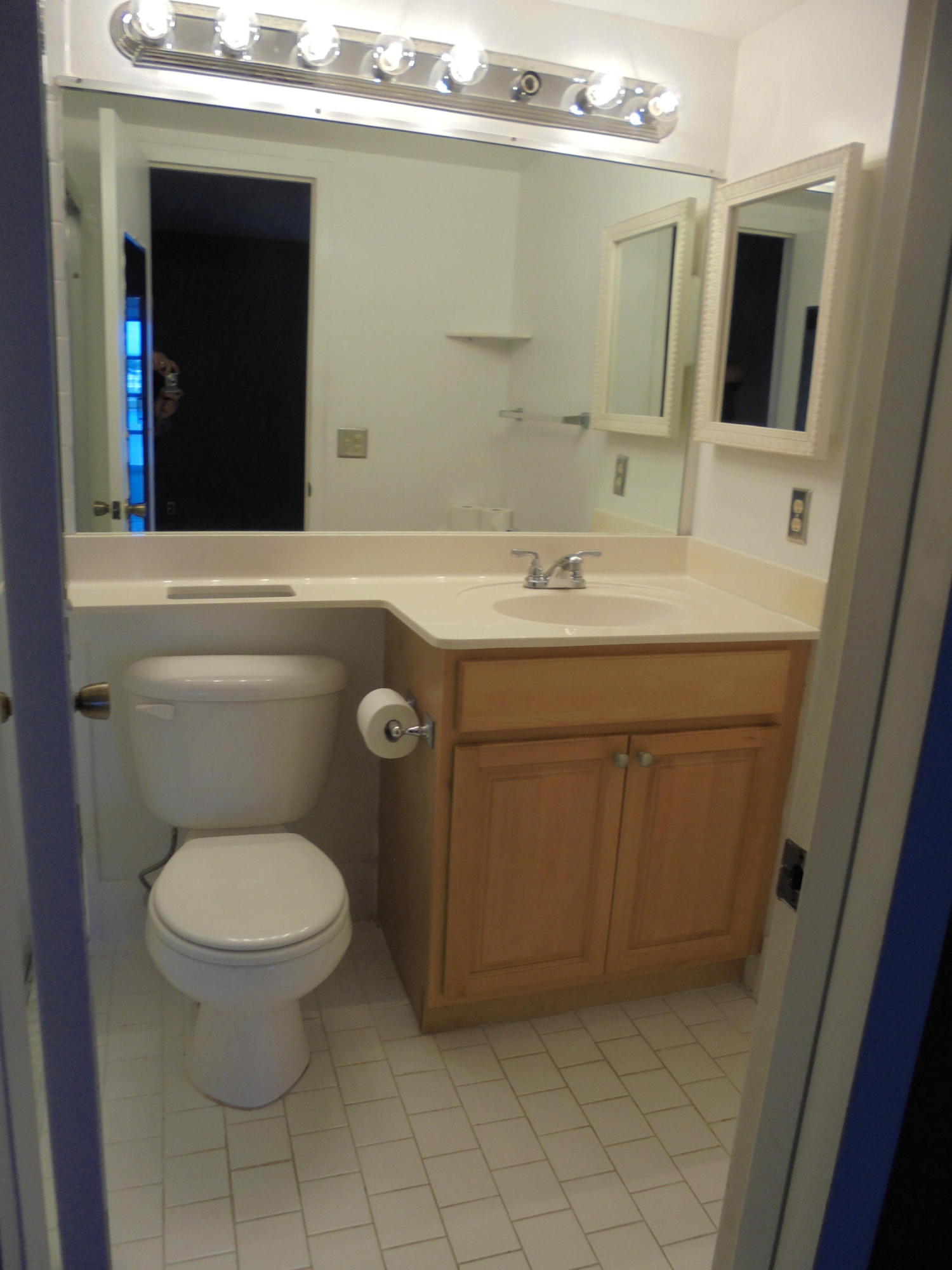 2027 Cornwall East Boca Raton, FL 33434 - Photo 8 of 13 036