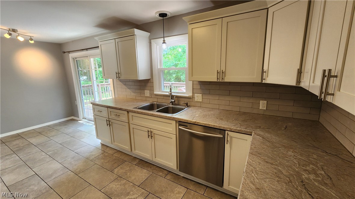 2491 Samira Road Stow, OH 44224 - Photo 4 of 26 Gallery Image 4