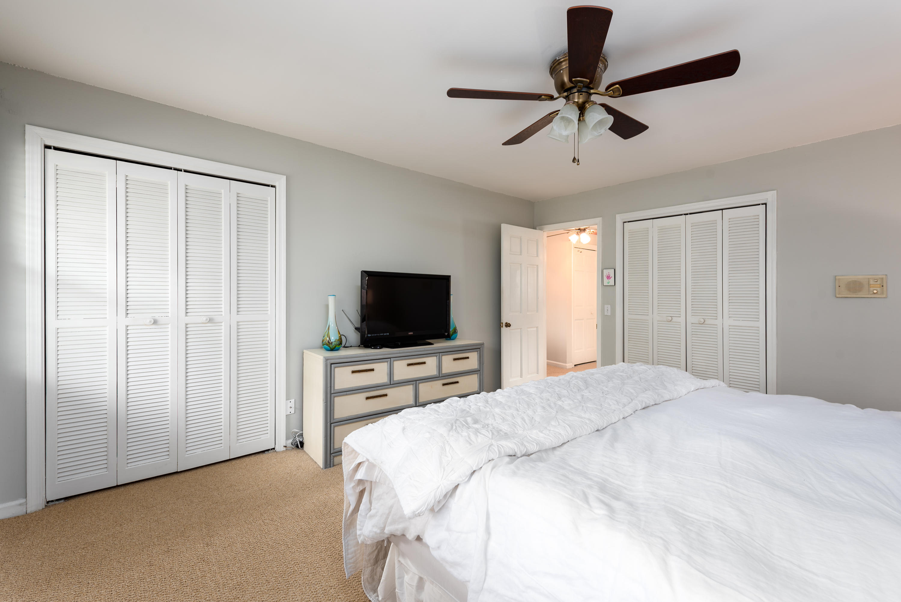 729 Harbor Lane Mount Pleasant, SC 29464 - Photo 22 of 40 Master bedroom