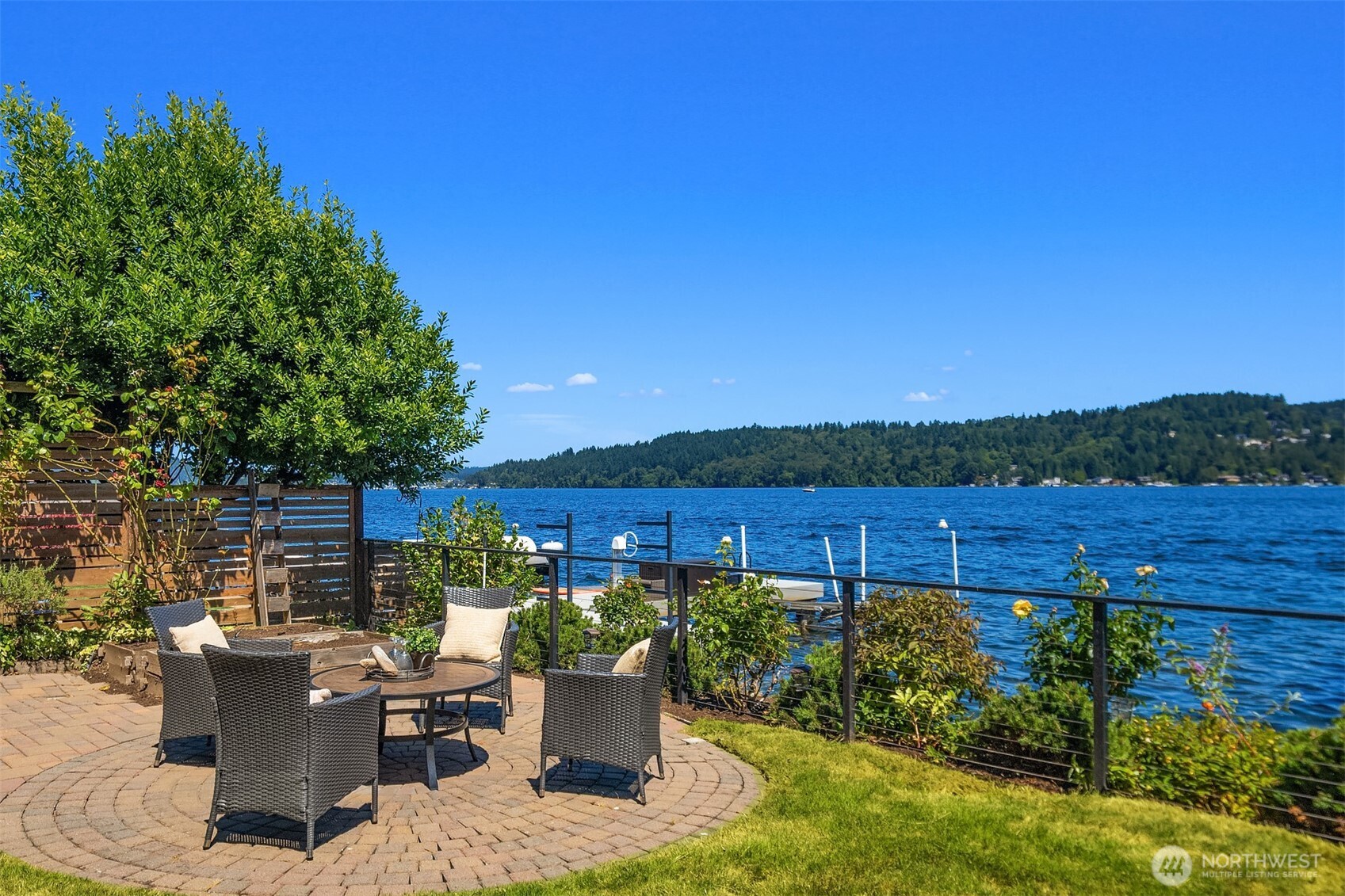 11754 Riviera Place Northeast Seattle, WA 98125 - Photo 4 of 28 Gallery Image 4