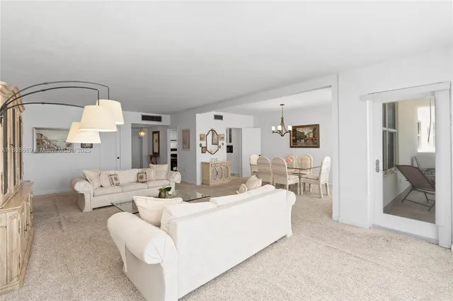 $499,000 | 5001 Collins Avenue, Unit 4G, Miami Beach, FL 33140