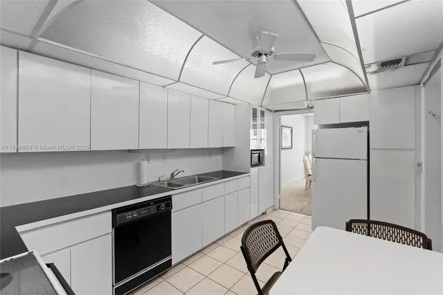 $499,000 | 5001 Collins Avenue, Unit 4G, Miami Beach, FL 33140