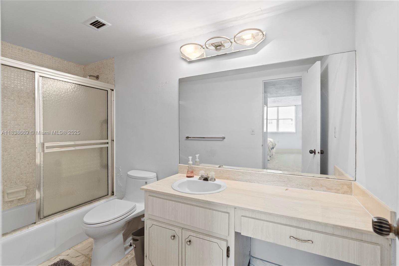 5001 Collins Avenue, Unit 4G Miami Beach, FL 33140 - Photo 19 of 30