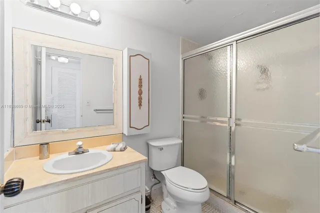 $499,000 | 5001 Collins Avenue, Unit 4G, Miami Beach, FL 33140