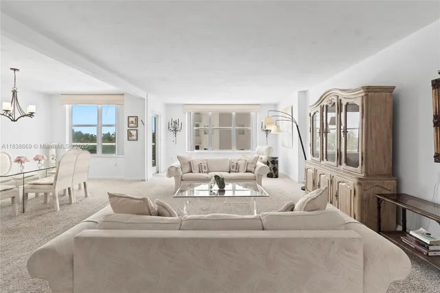 $499,000 | 5001 Collins Avenue, Unit 4G, Miami Beach, FL 33140