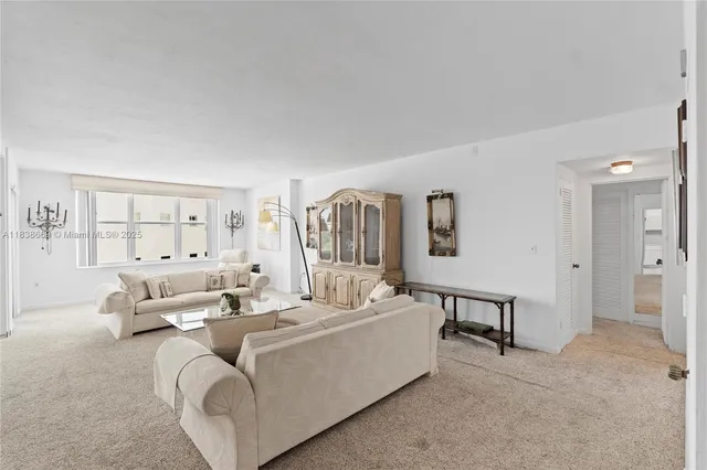 $499,000 | 5001 Collins Avenue, Unit 4G, Miami Beach, FL 33140