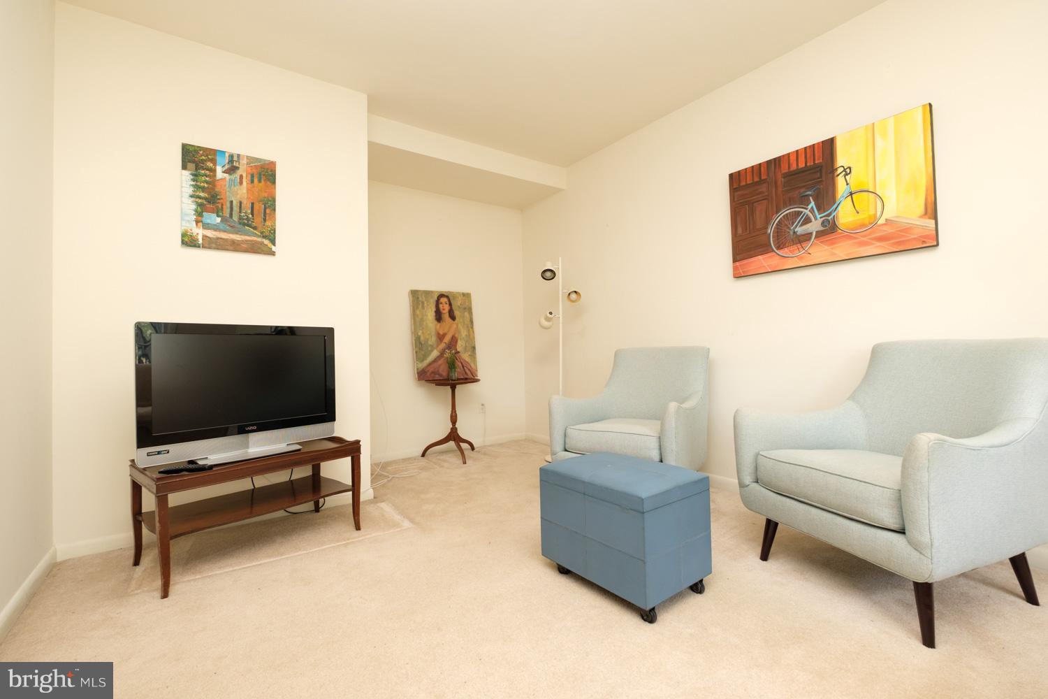 9019 Glenville Road Silver Spring, MD 20901 - Photo 3 of 15 Living Room
