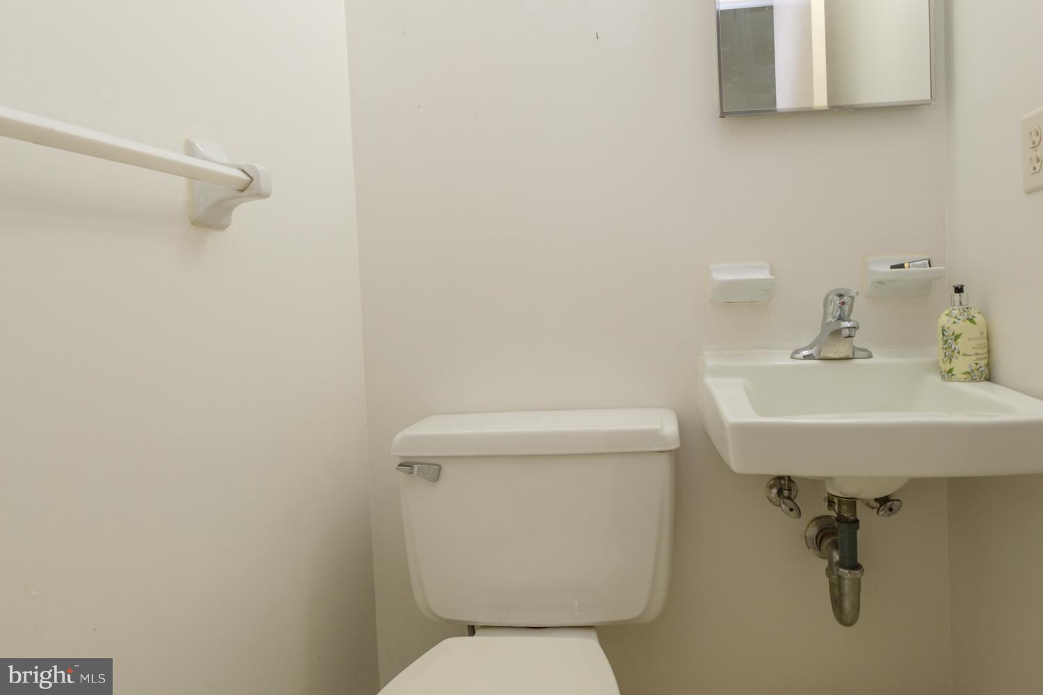 9019 Glenville Road Silver Spring, MD 20901 - Photo 7 of 15 Bath