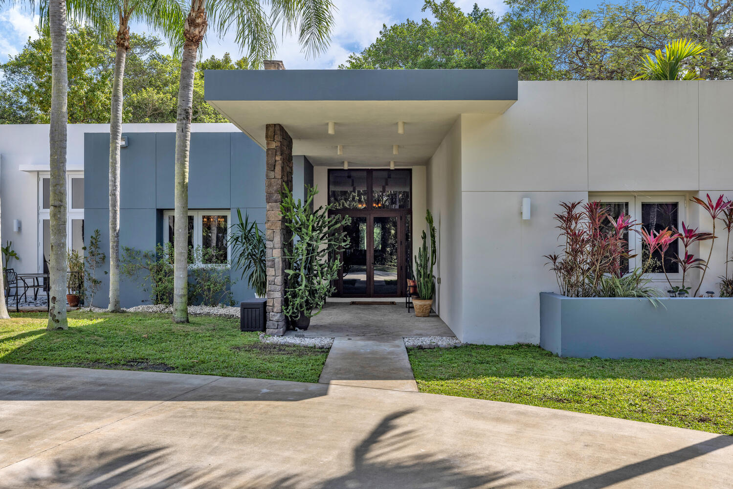 12301 Southwest 107th Avenue Miami, FL 33176 - Photo 4 of 58 12301 SW 107th Ave Miami FL-large-002-01