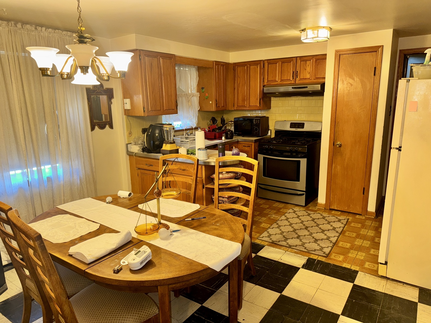 7325 South Kingston Avenue, Unit 2 Chicago, IL 60649 - Photo 5 of 13 a view of a dining room with furniture