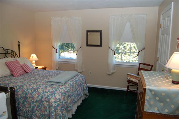8 Oak Hill Road Mendon, MA 01756 - Photo 11 of 27 Gallery Image 11