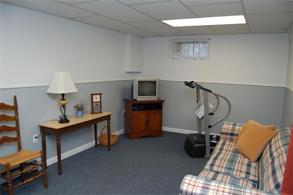 8 Oak Hill Road Mendon, MA 01756 - Photo 17 of 27 Gallery Image 17