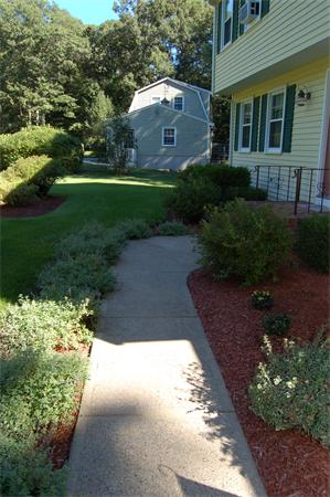 8 Oak Hill Road Mendon, MA 01756 - Photo 2 of 27 Gallery Image 2
