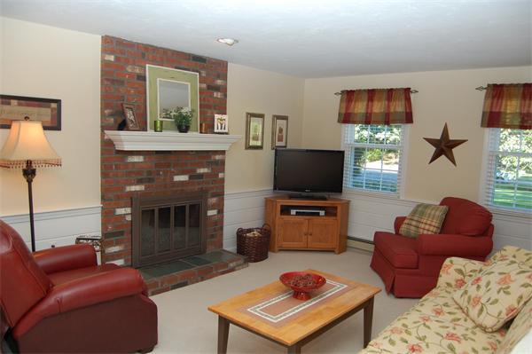 8 Oak Hill Road Mendon, MA 01756 - Photo 7 of 27 Gallery Image 7