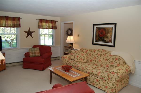 8 Oak Hill Road Mendon, MA 01756 - Photo 8 of 27 Gallery Image 8