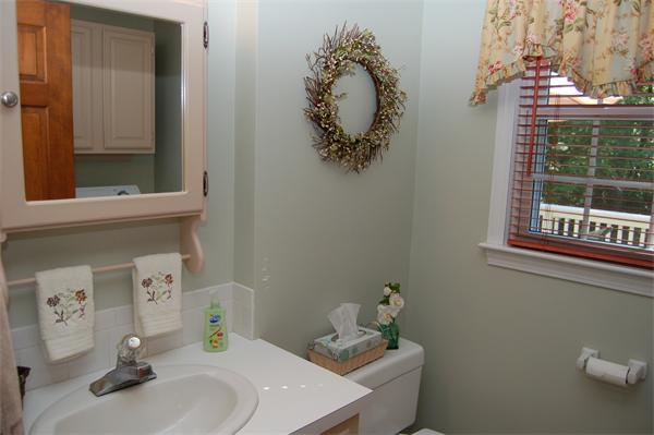 8 Oak Hill Road Mendon, MA 01756 - Photo 9 of 27 Gallery Image 9
