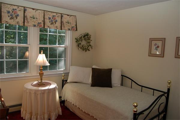 8 Oak Hill Road Mendon, MA 01756 - Photo 10 of 27 Gallery Image 10