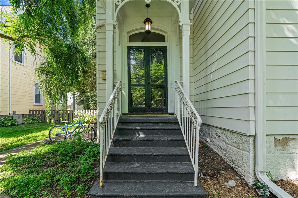 657 Maple Lane Sewickley, PA 15143 - Photo 3 of 50 Covered entry way invites you in.