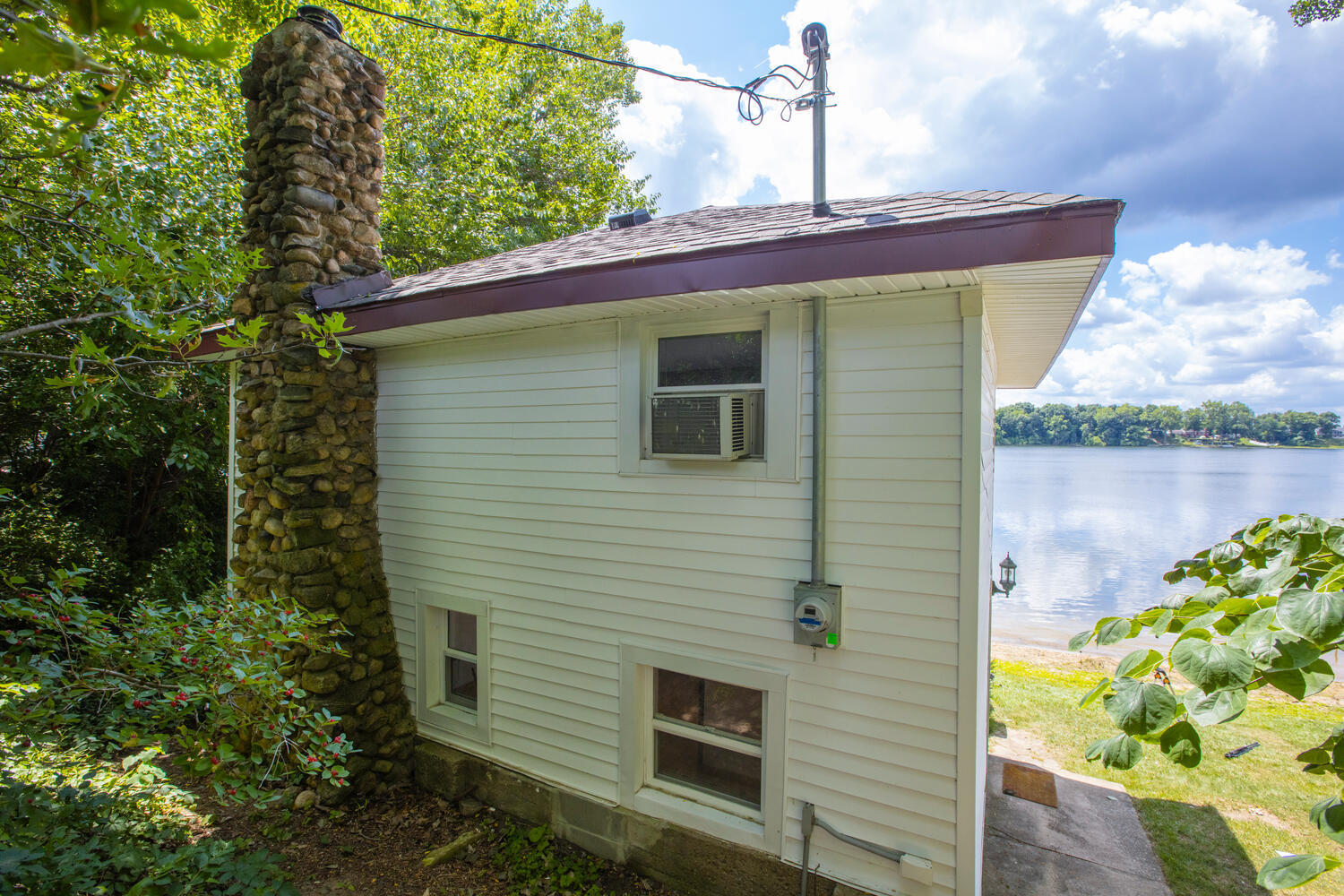68358 Dailey Road Edwardsburg, MI 49112 - Photo 2 of 6 68358 Dailey Rd Edwardsburg MI-large-022