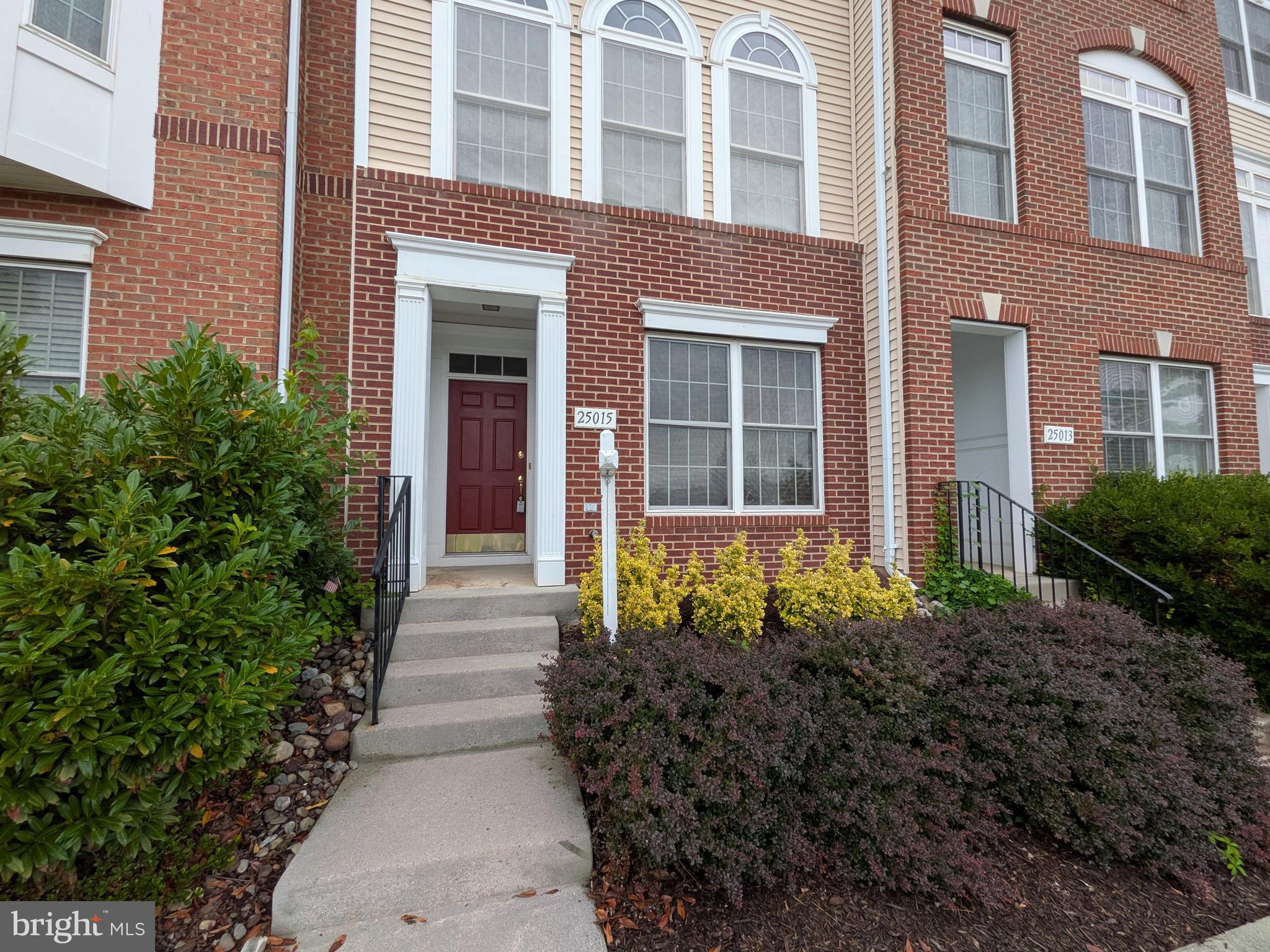 25015 Riding Center Drive Chantilly, VA 20152 - Photo 3 of 40