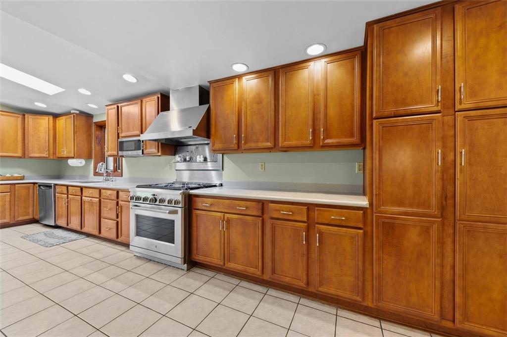 4948 Ashbaugh Road Murrysville, PA 15668 - Photo 14 of 48 Maple Cabinets