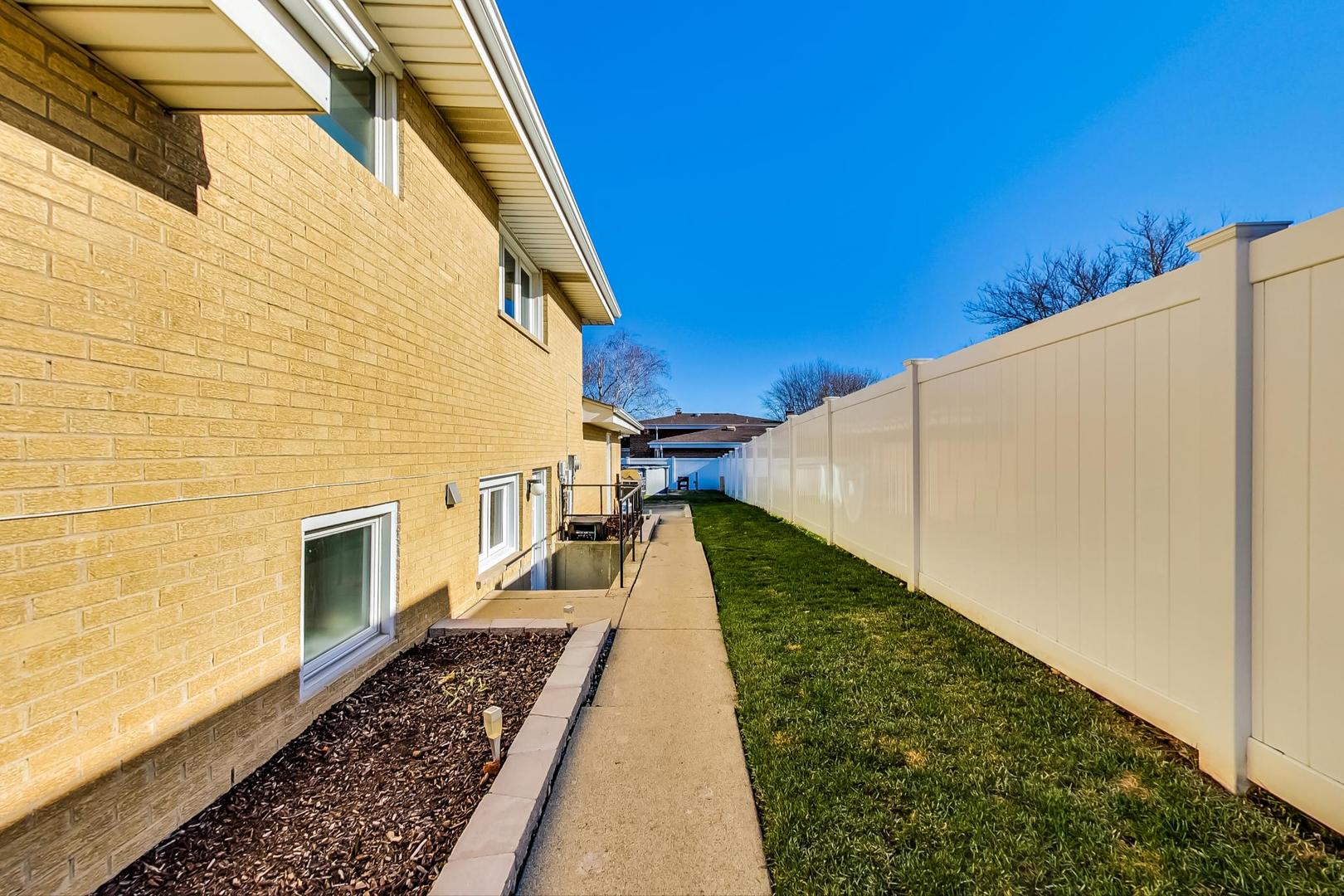1579 West Holtz Avenue Addison, IL 60101 - Photo 38 of 43 a view of a backyard with pathway