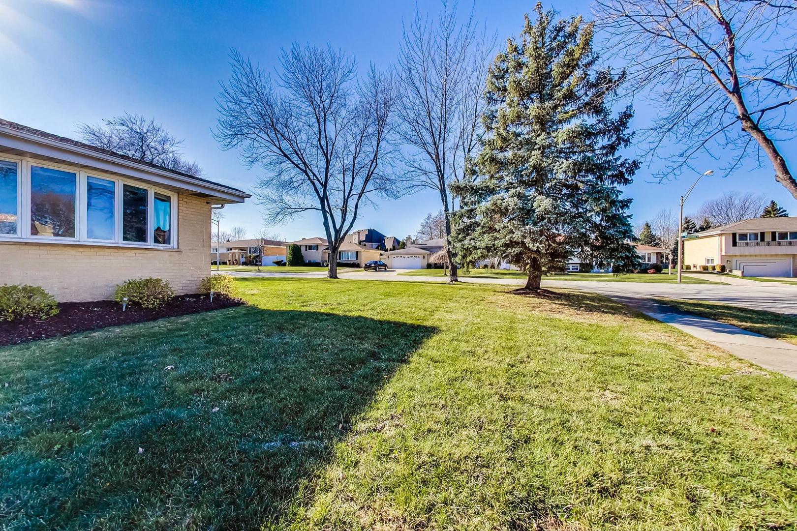 1579 West Holtz Avenue Addison, IL 60101 - Photo 5 of 43 a view of a house with swimming pool and sitting area
