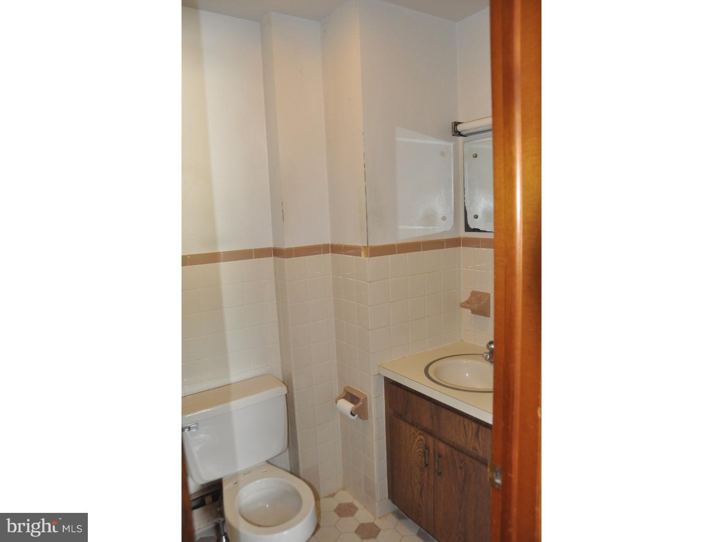 25553 Mt Pleasant Road Columbus, NJ 08022 - Photo 14 of 24 Bathroom