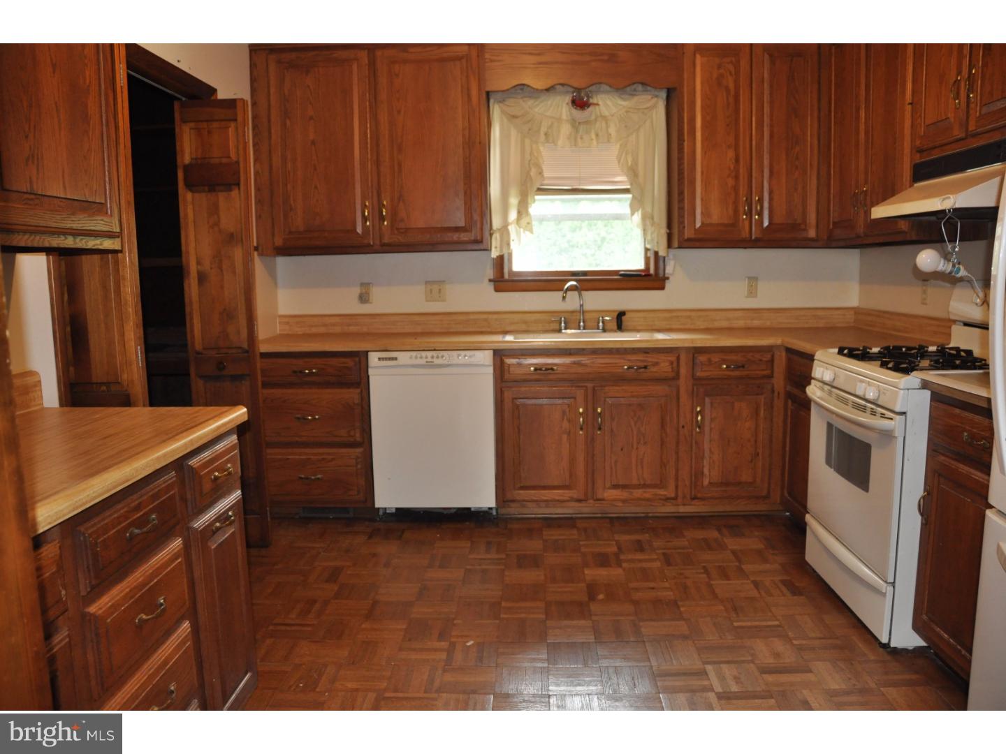 25553 Mt Pleasant Road Columbus, NJ 08022 - Photo 4 of 24 Kitchen