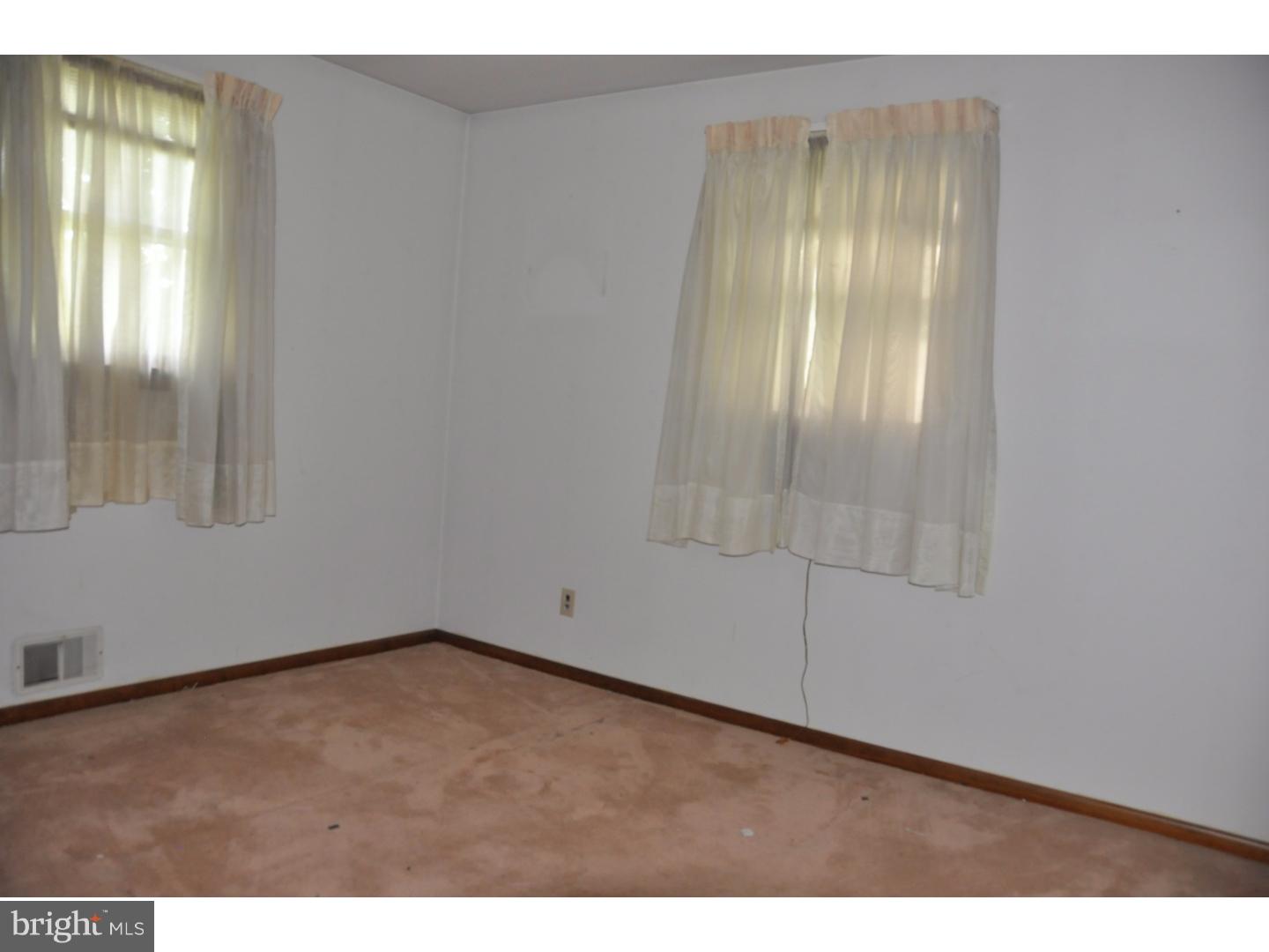 25553 Mt Pleasant Road Columbus, NJ 08022 - Photo 9 of 24 Bedroom
