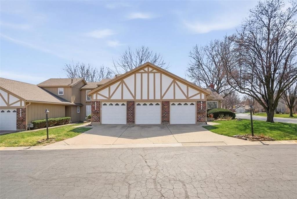 9985 Edelweiss Circle Merriam, KS 66203 - Photo 2 of 29