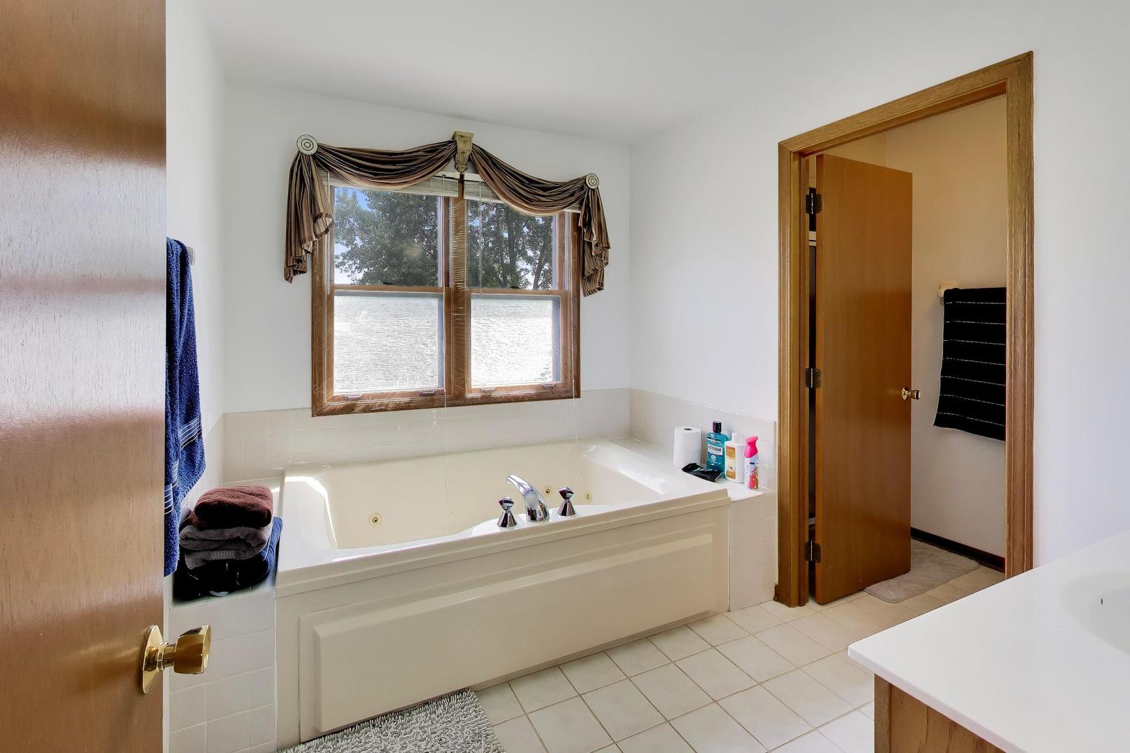 7533 Wilton Road Darien, IL 60561 - Photo 12 of 19 Gallery Image 12