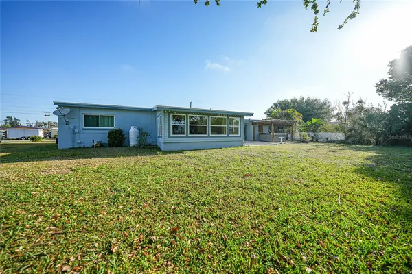 a house view with swimming pool