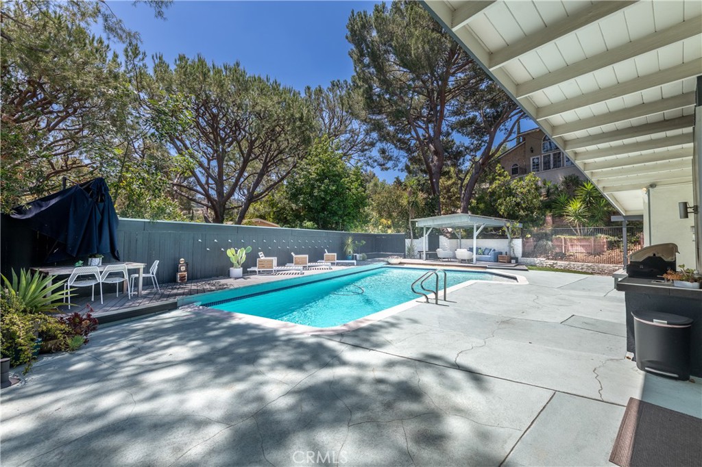 15626 Royal Ridge Road Sherman Oaks, CA 91403 - Photo 31 of 33