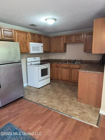 $950 | 1956 East Pass Road, Unit B, Gulfport, MS 39507