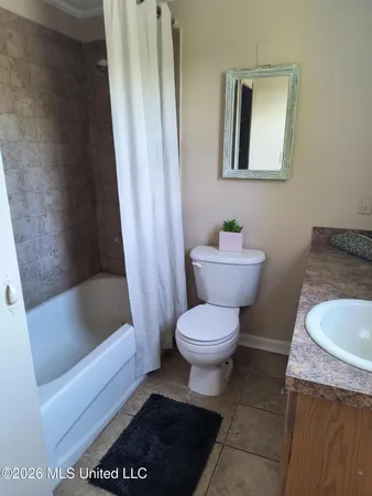 $950 | 1956 East Pass Road, Unit B, Gulfport, MS 39507
