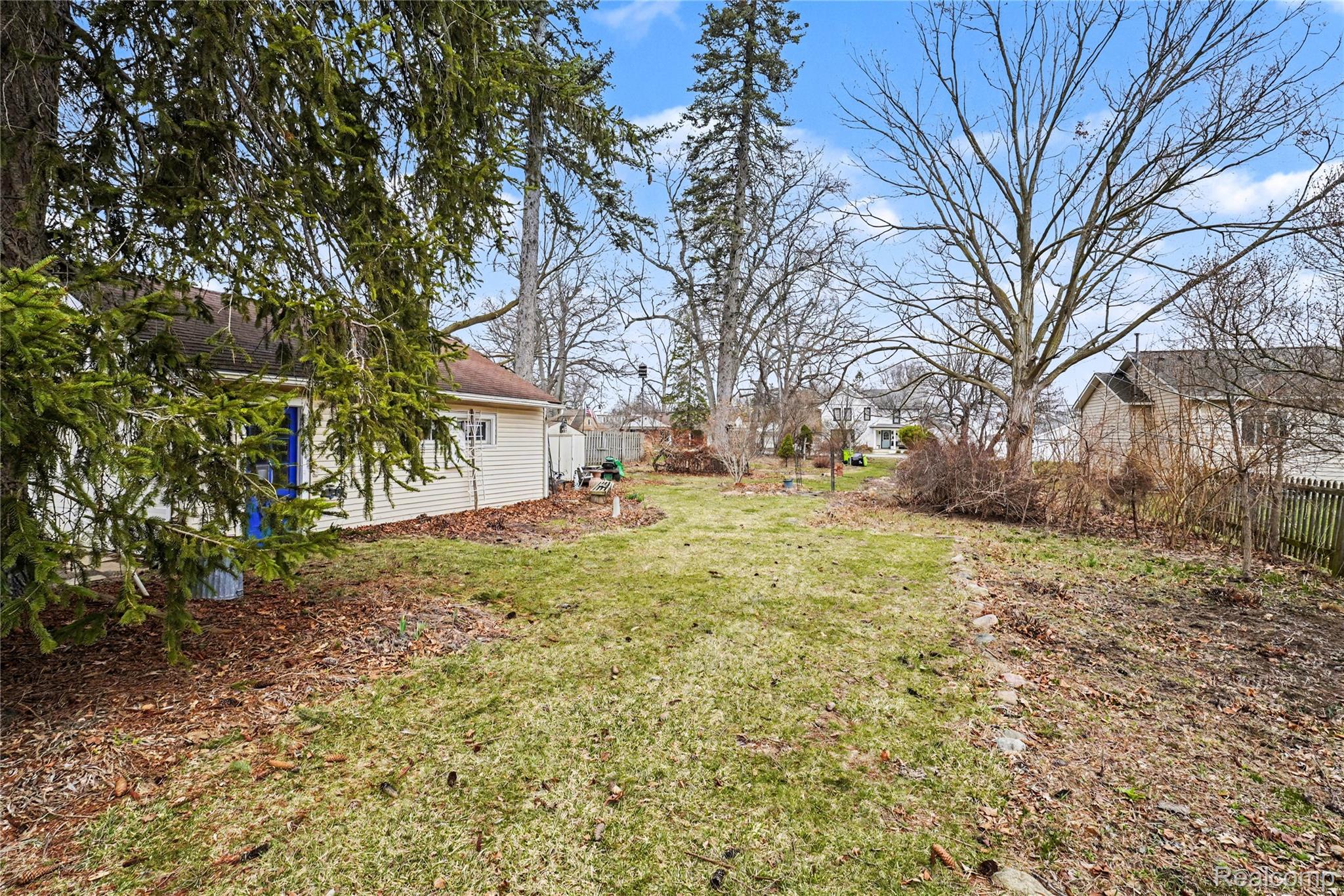 609 Main Street Fenton, MI 48430 - Photo 17 of 26 028_file_1871.jpg