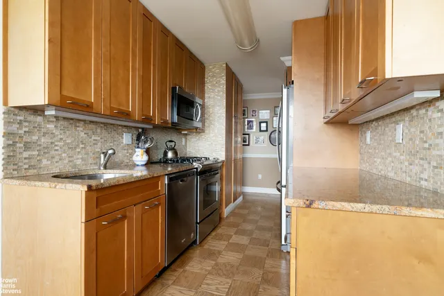 $1,395,000 | 75 Henry Street, Unit 20E | Brooklyn Heights