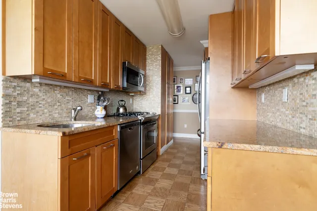 $1,395,000 | 75 Henry Street, Unit 20E | Brooklyn Heights