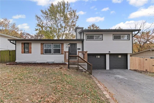 $279,900 | 2001 Northeast 62nd Street, Gladstone, MO 64118